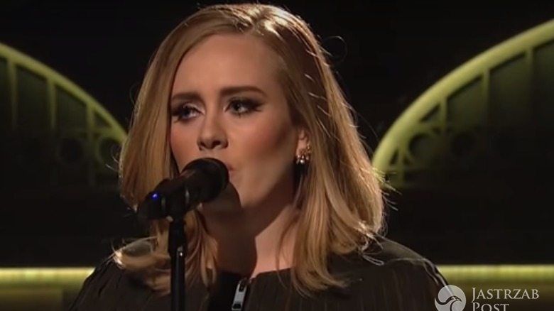 Adele śpiewa swója najnowszy utwór Hello a capella