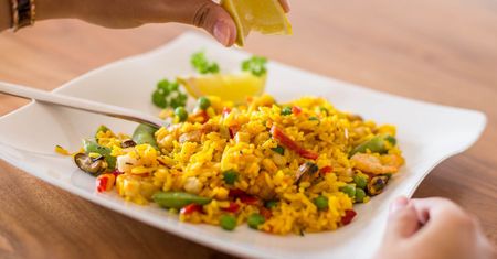 Paella - popularne hiszpańskie danie. Jak zrobić ten przysmak w domu?