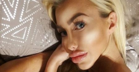 "Żywa Barbie" pozuje nago pod prysznicem. "Po mym idealnym ciele spływa jeszcze bardziej nie tylko hejt"