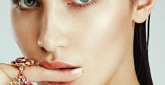 Bella Hadid topless w hiszpańskim Harper's Bazaar