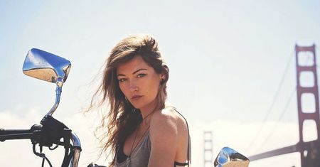 Rosie Gabrielle: Jest piękna i wie, czego chce. Motocyklem dookoła świata