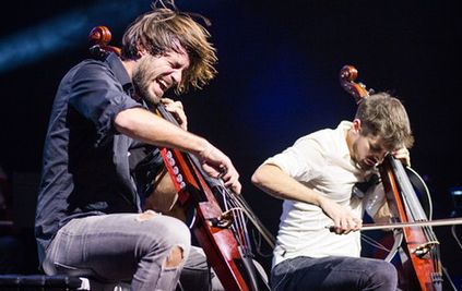 Perkusista 2Cellos zachwyca publiczność na całym świecie