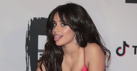 Camila Cabello je loda w basenie i całuje Shawna Mendesa