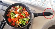Ukryta funkcja rączki patelni przydaje się podczas gotowania. Przez całe życie o niej nie wiedziałam!