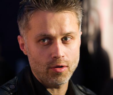 Maciej Zakościelny miał na liczniku samochodu 137 km/h. Robił sobie zdjęcia za kierownicą