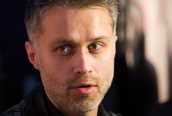 Maciej Zakościelny miał na liczniku samochodu 137 km/h. Robił sobie zdjęcia za kierownicą