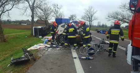 Śmiertelny wypadek w Podlaskiem. Czołowe zderzenie tira i osobówki