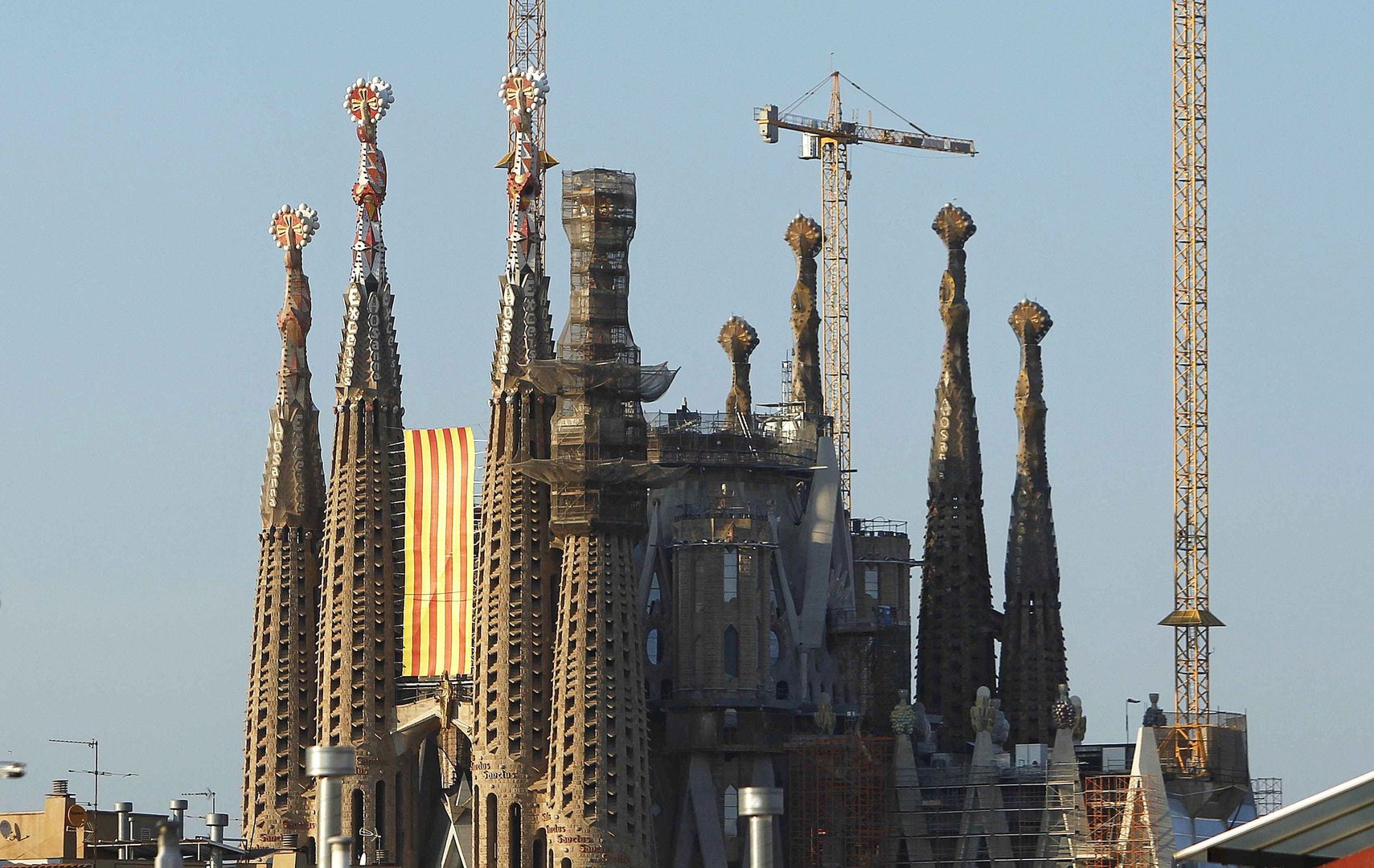 Sagrada Familia to jeden z symboli Barcelony. Budowana od 1882 roku świątynia wciąż nie została ukończona.