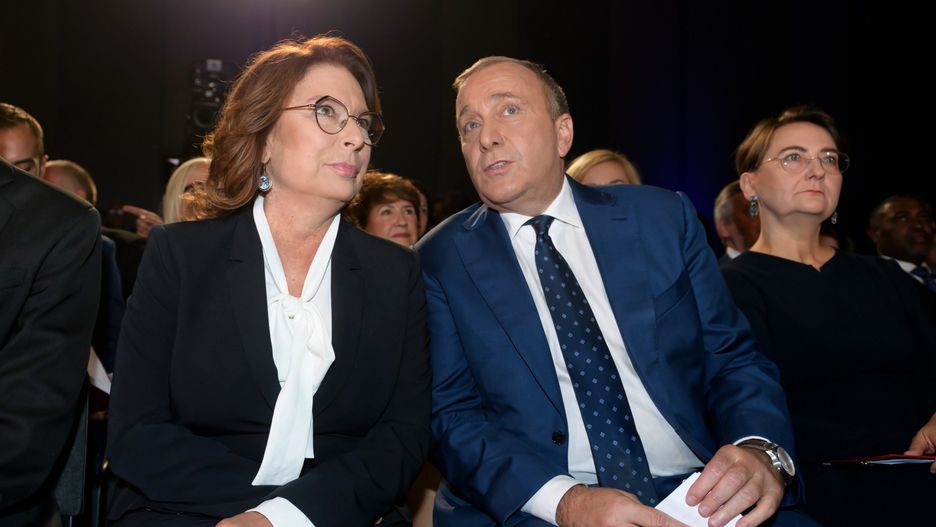 Małgorzata Kidawa-Błońska i Grzegorz Schetyna na konwencji wyborczej Koalicji Obywatelskiej w Poznaniu.