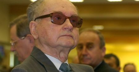 Rodziny Jaruzelskiego i Kiszczaka będą zmieniać nagrobki? Poseł PiS: Trzeba to wymazać