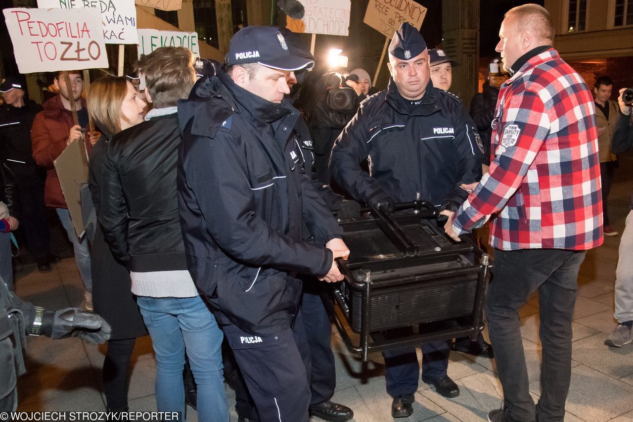 Policja na tropie filmu Sekielskich. Mocne słowa ministra