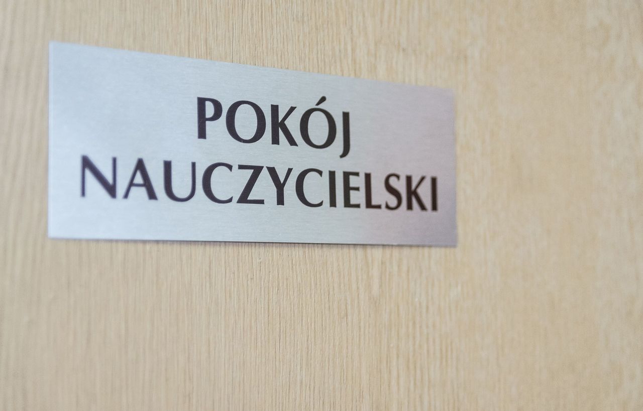 "Wezmą nas głodem i zabronią strajków w przyszłości." O czym rozmawia się w pokojach nauczycielskich?