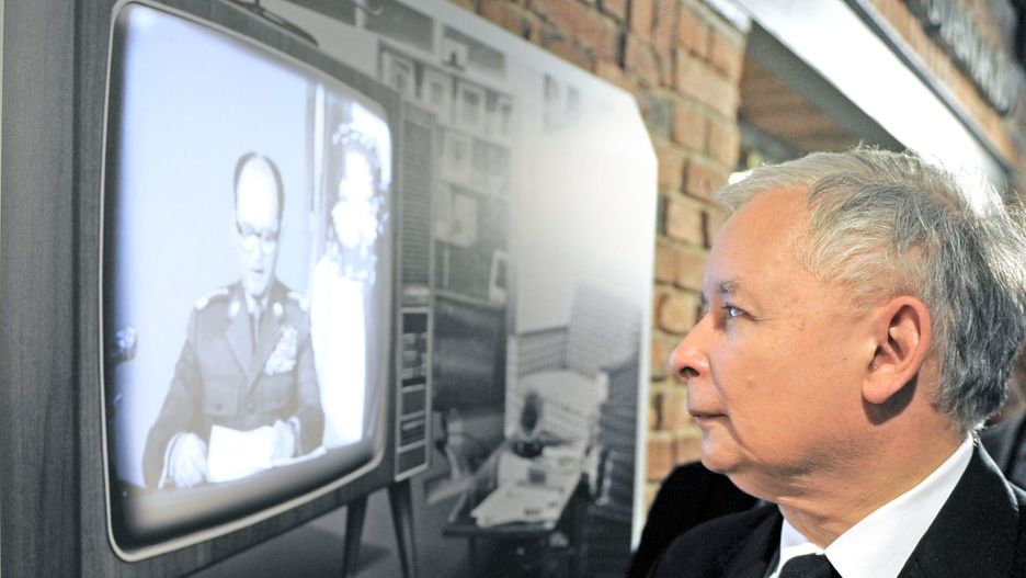 Wojna z nagrobkami Kiszczaka i Jaruzelskiego to kolejny akt mający na celu delegitymizację modelu przemian, jaki dał początek III RP