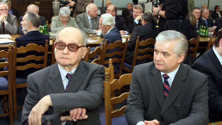 Generał Wojciech Jaruzelski i Włodzimierz Cimoszewicz (2009 r.)
