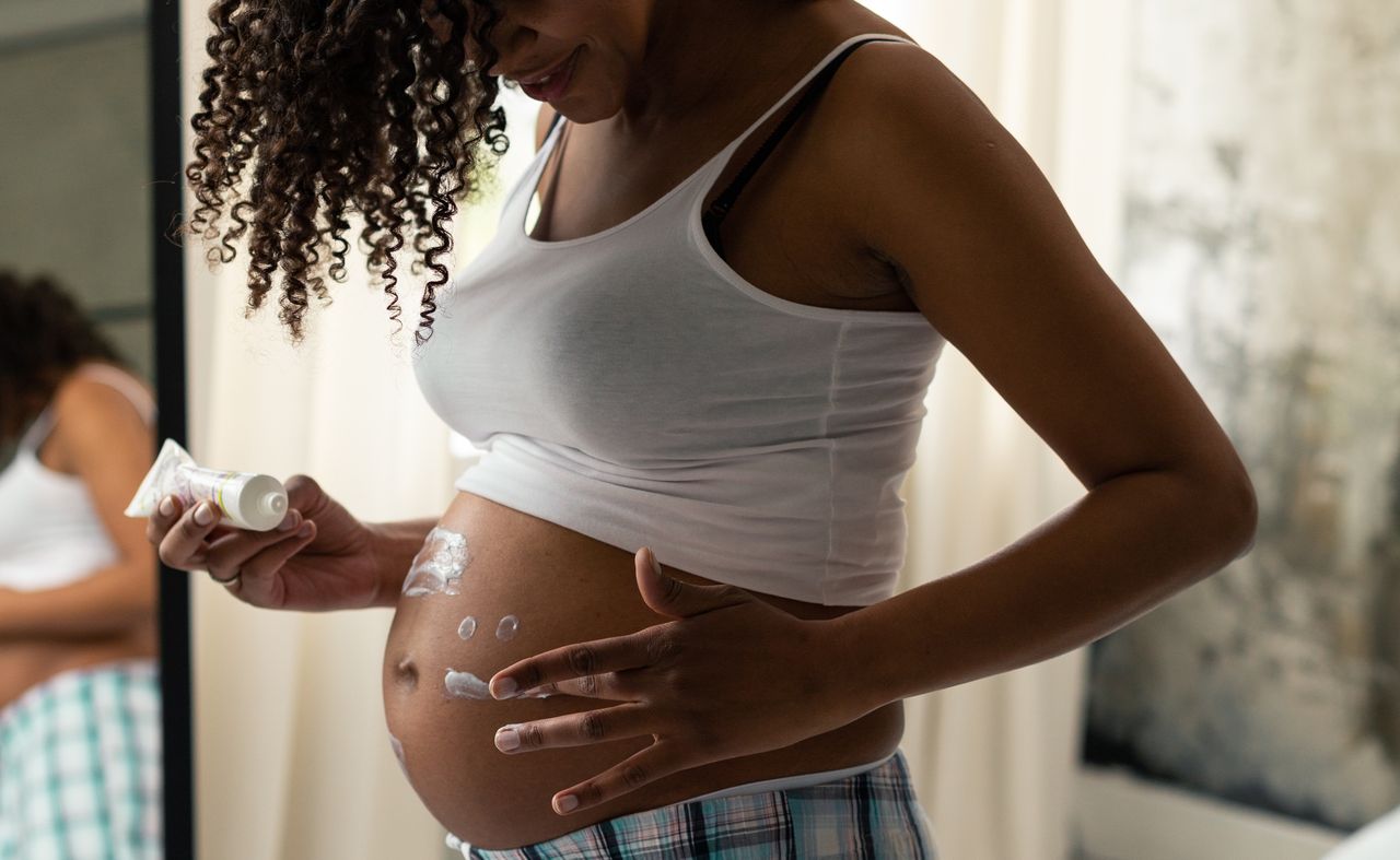 Nigeryjska blogerka pokazała zdjęcia, na których pozuje w ciąży. Nie wstydzi się rozstępów