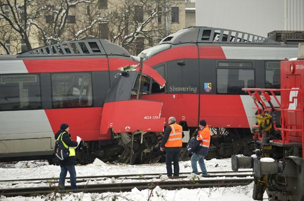 Czołowe zderzenie pociągów w Wiedniu