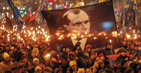 Ukraina. Marsz z okazji rocznicy urodzin Stepana Bandery w Kijowie. Ponad tysiąc osób na ulicach