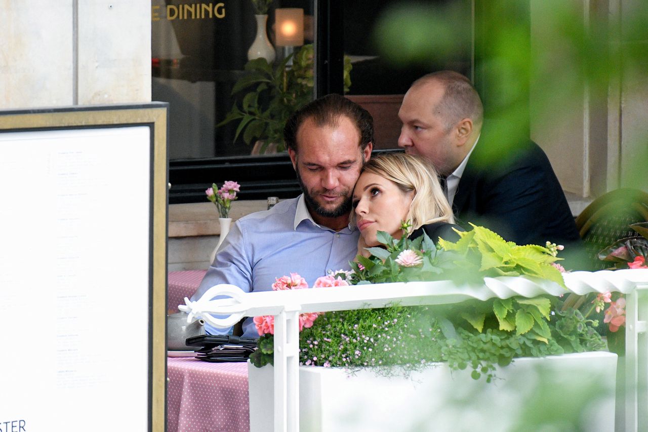 Zakochana Doda w opiekuńczych uściskach Emila Stępnia. Jak ona na niego patrzy