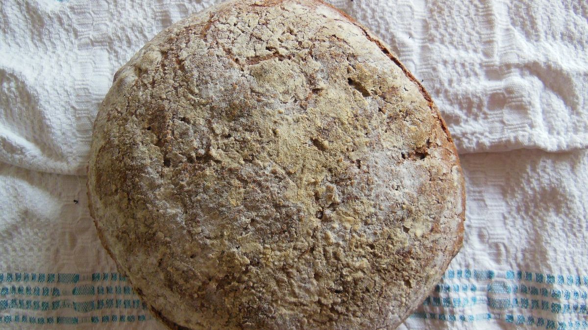 Przepis na chleb z drożdżami. Zrobisz go w naczyniu żaroodpornym