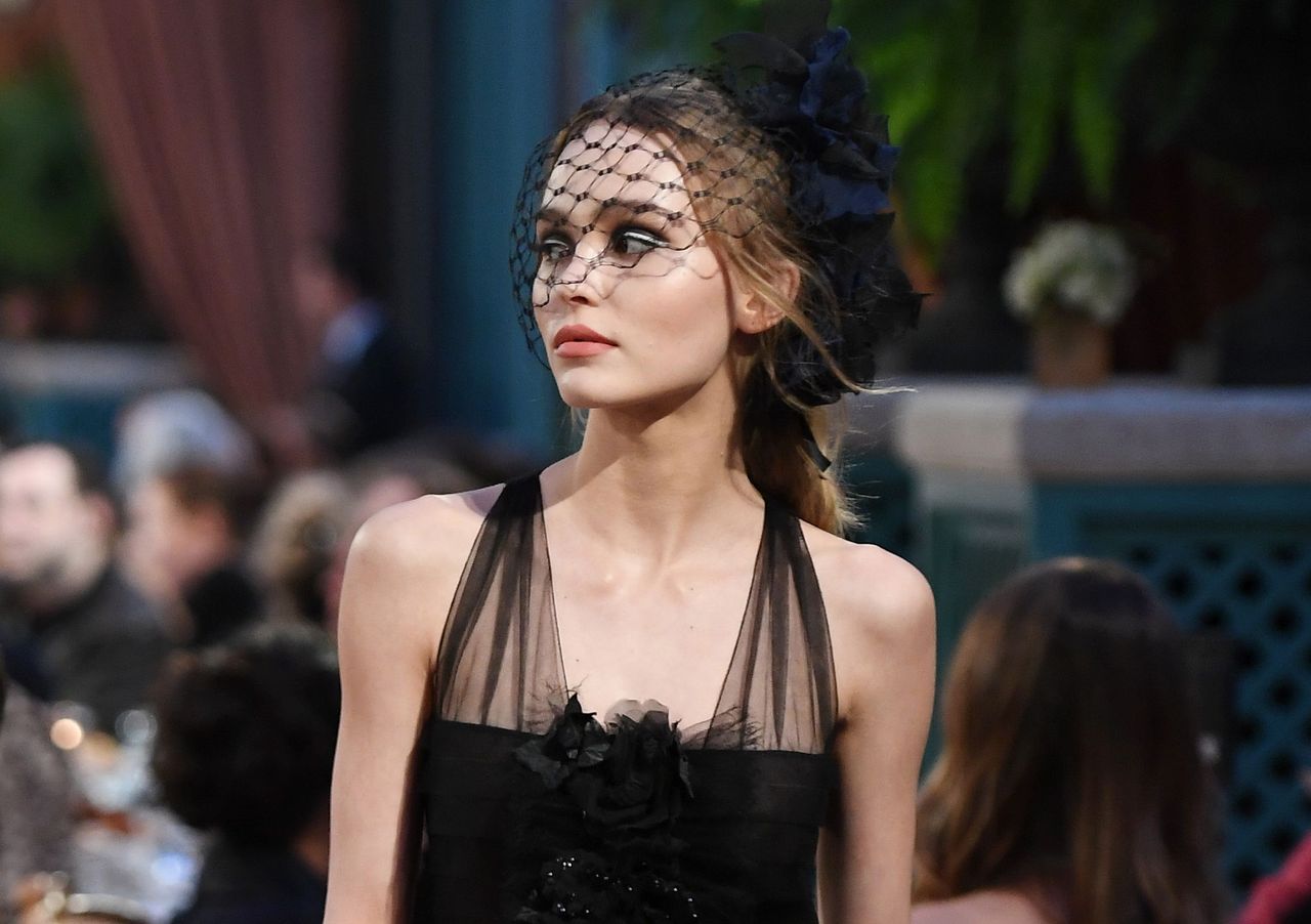 Lily-Rose Depp debiutuje na wybiegu Chanel