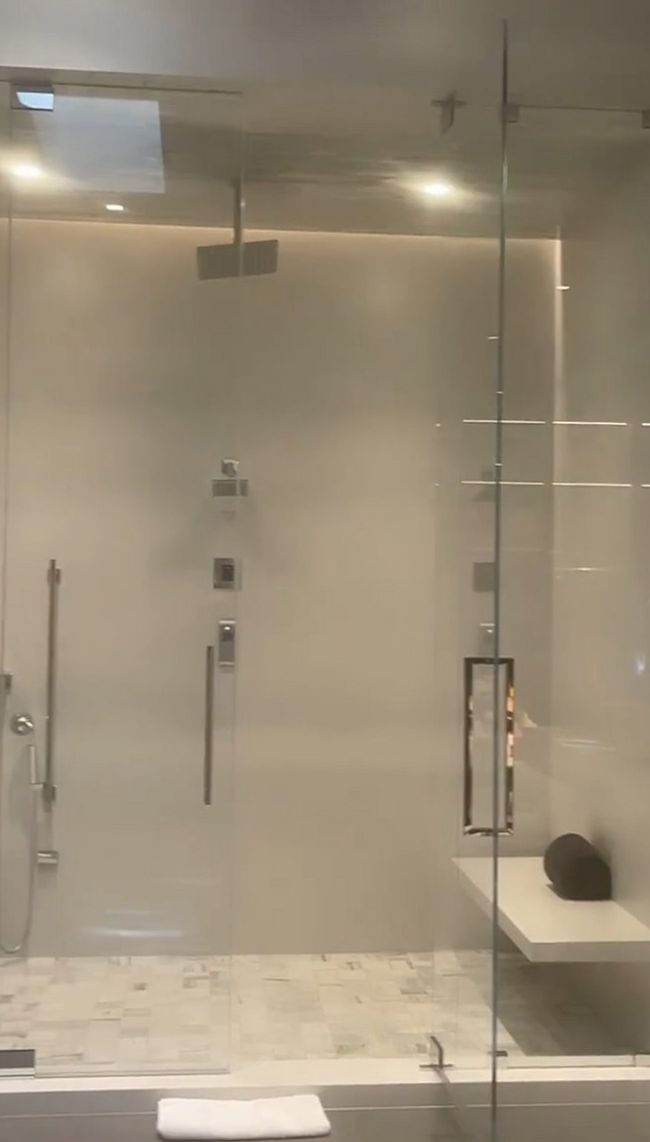 Kylie Jenner nowy prysznic