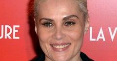 Emmanuelle Seigner promienieje młodzieńczym blaskiem