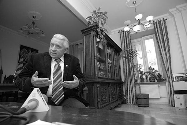 Andrzej Lepper został znaleziony martwy w swoim biurze 5 sierpnia 2011 roku