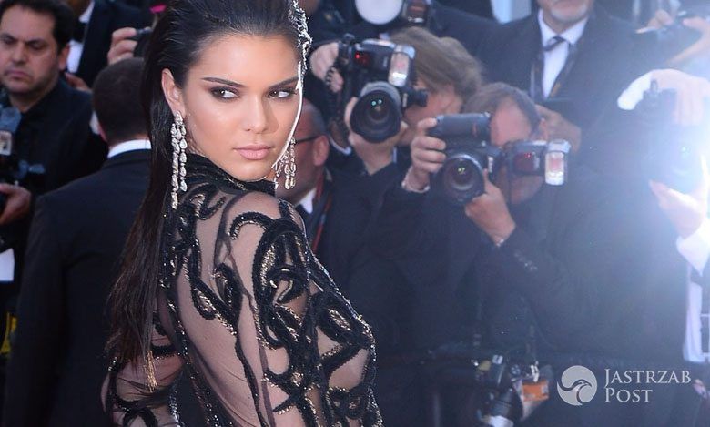 Kreacja: Cavalli Couture. Kendall Jenner, premiera "From The Land And The Moon", festiwal w Cannes 2016 (fot. ONS)