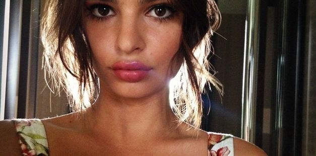 Emily Ratajkowski chowa się do toalety, gdy słyszy "Blurred Lines"!