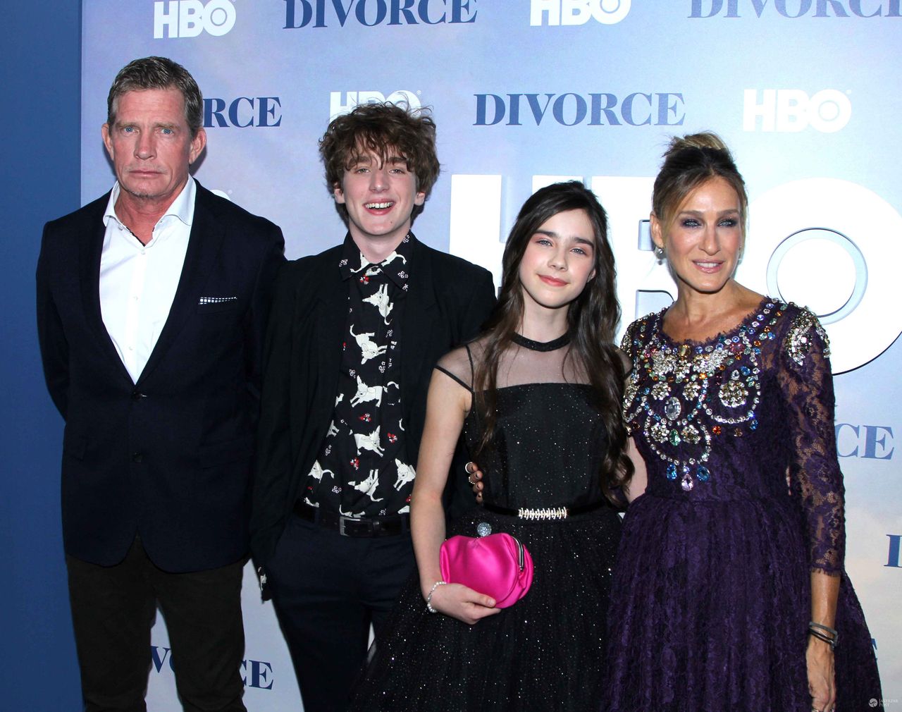 Thomas Haden Church, Charlie Kilgore, Sterling Jerins i Sarah Jessica Parker na premierze serialu "Divorce"