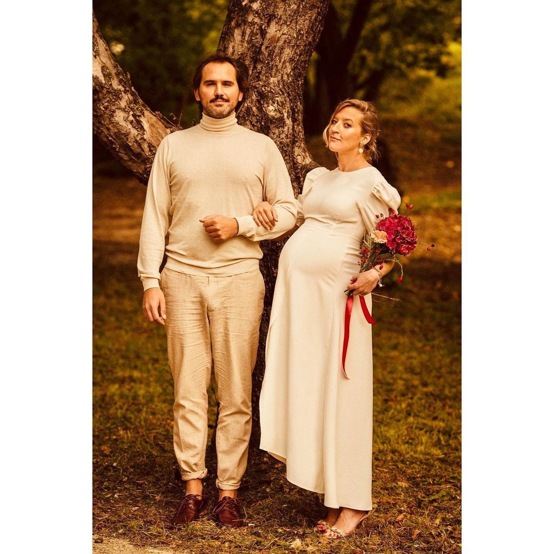 Lara Gessler i Piotr Szeląg odtworzyli ślubne zdjęcie