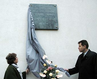 Odsłonięto tablicę na domu Herberta