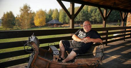 Schuberth narzeka na emeryturę. Zapomniał, że jego folwark na Kaszubach to żyła złota