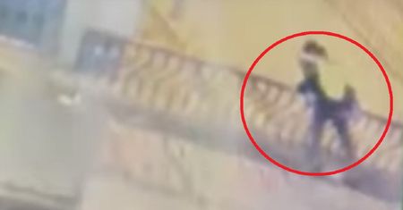 Całowali się na moście. Tragiczna śmierć zakochanych