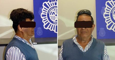 Barcelona. Mężczyzna ukrył pod peruką kokainę wartą ok. 130 tys. zł