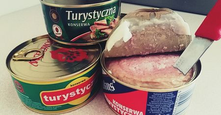 Kuchnia turystyczna. Co powinniśmy zabrać pod namiot?