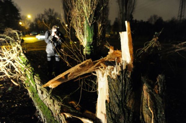 Huraganowe wiatry spowodowały chaos w komunikacji