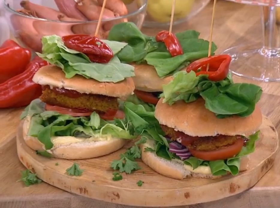 Kolorowe burgery z kukurydzy