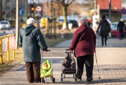 Emerytury Polaków lecą w dół. Obietnice rządu PiS okazały się bez pokrycia