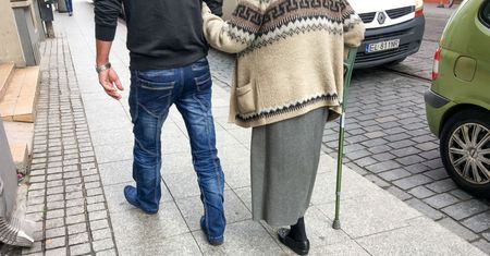 Mafia wnuczkowa. O tych, którzy emerytów wzięli pod but [FRAGMENTY]