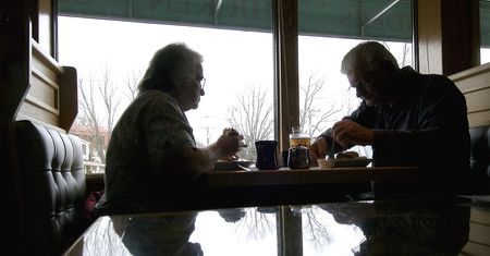 ZUS zwraca podatek od emerytur i rent. Seniorzy zyskują w marcu wyższą wypłatę