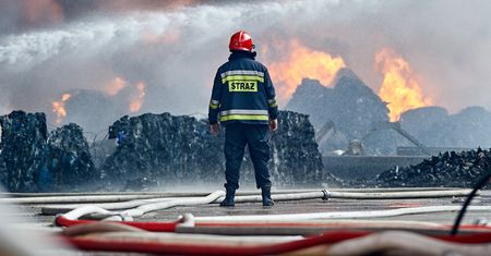 Pożar w Zgierzu. Będzie milion zł kary dla szefów składowiska śmieci