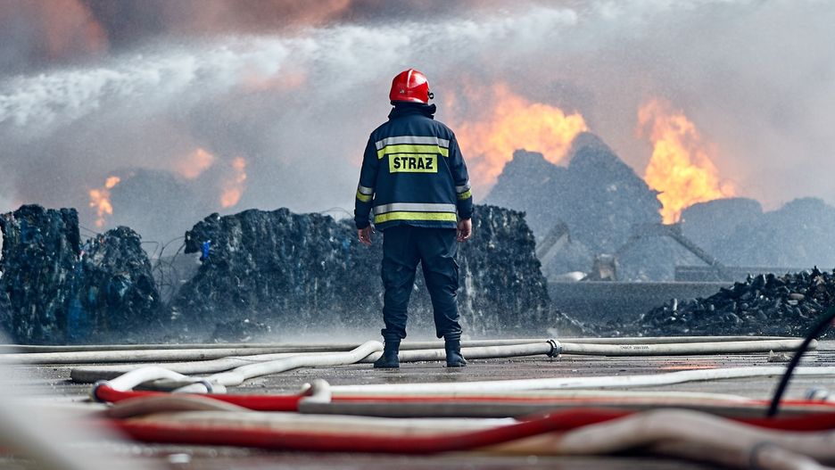 Pożar w Zgierzu. Służby mają nałożyć na firmę milion złotych kary