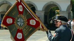 Uroczysta zmiana warty przed Grobem Nieznanego Żołnierza