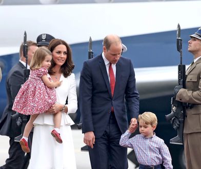 Rodzina królewska pokazała wspólne zdjęcie. Internautów zastanawia jeden szczegół