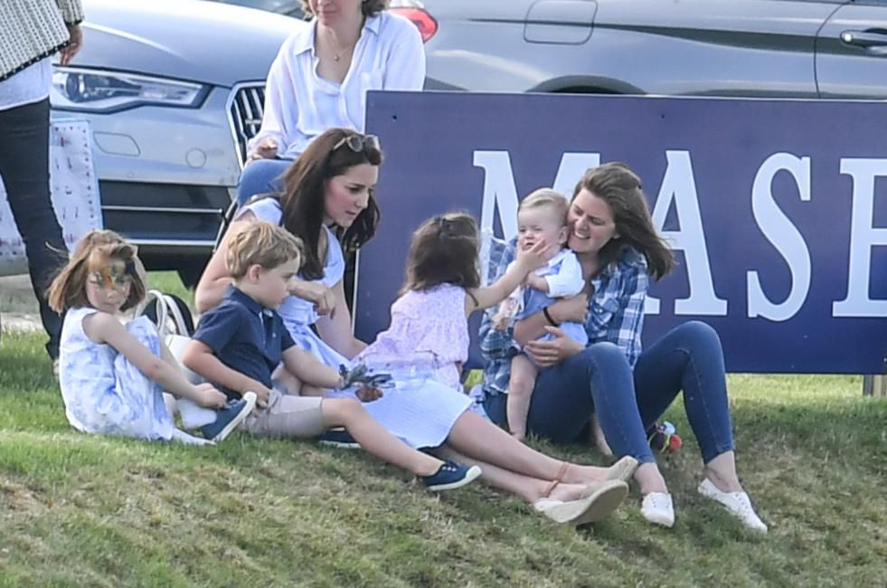 Księżna Kate z dziećmi na meczu polo
