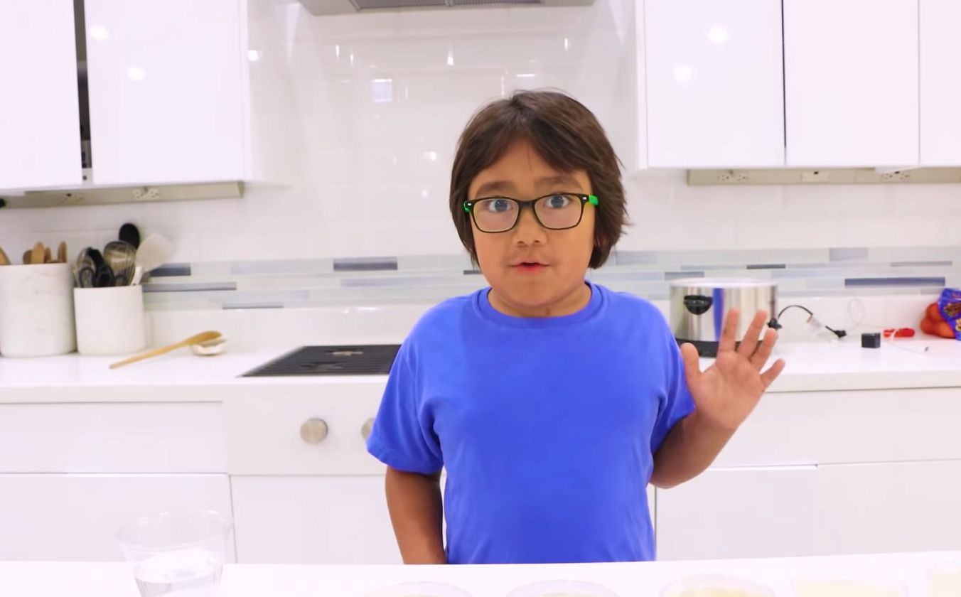 8-latek najlepiej opłacanym youtuberem. W rok zarobił miliony