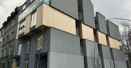 Sąsiedzkie balkony. "Byłem na miejscu, słynny budynek w Krakowie nie zasłużył na hejt"