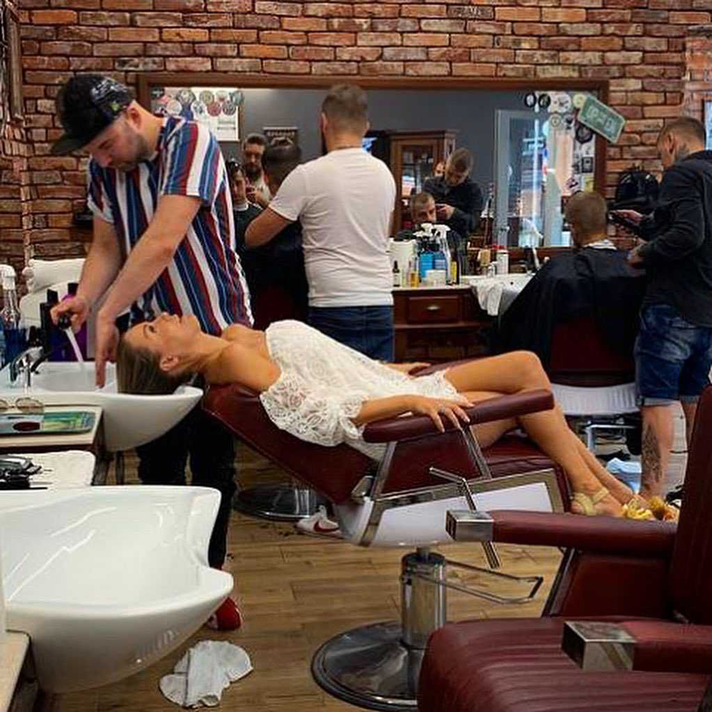 Małgorzata Rozenek mycie włosów u barbera