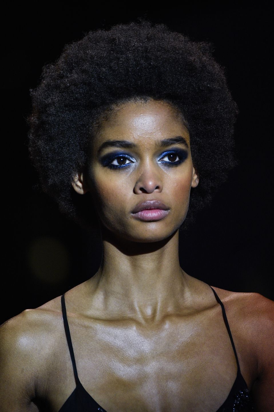 Modelka na pokazie Carolina Herrera jesień-zima 2018/19 